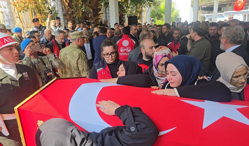 Hatay Şehidini Gözyaşlarıyla Uğurladı
