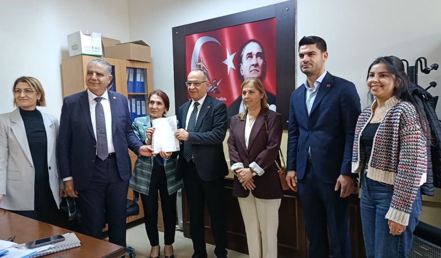 CHP Hatay İl Başkanı Gönenç mazbatasını aldı