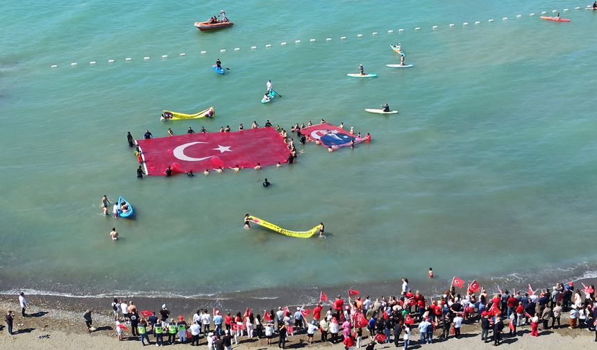 19 Mayıs'ta Mavi Vatanda 138 Metre Kare Türk Bayrağı