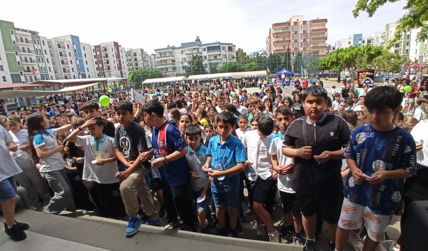 Atatürkçü Düşünce Derneği Ortaokulu’nda Bahar Şenliği…