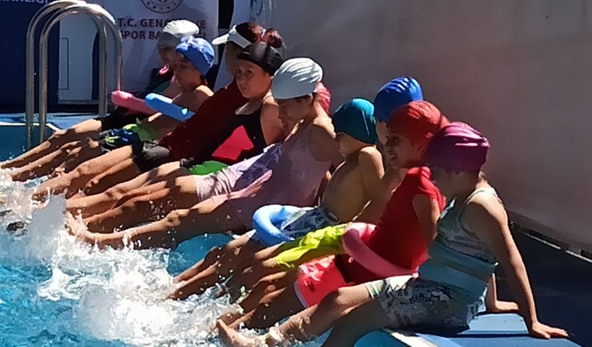 İskenderun’da Yaz yüzme kurslarına yoğun ilgi