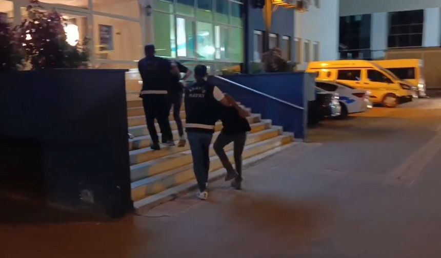 Evinde Silah, Uyuşturucu ve Para Ele Geçirildi!