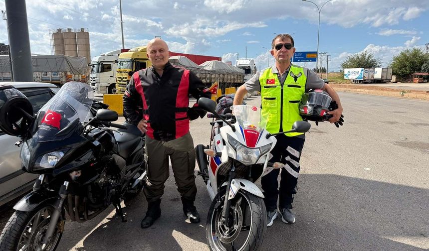 Motosiklet Tutkunu iki Arkadaş  Umre Yolunda Sınırı Geçti