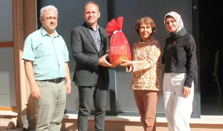 Erzin’in Portakal Çiçeği Kolonyasına Kaymakam Desteği
