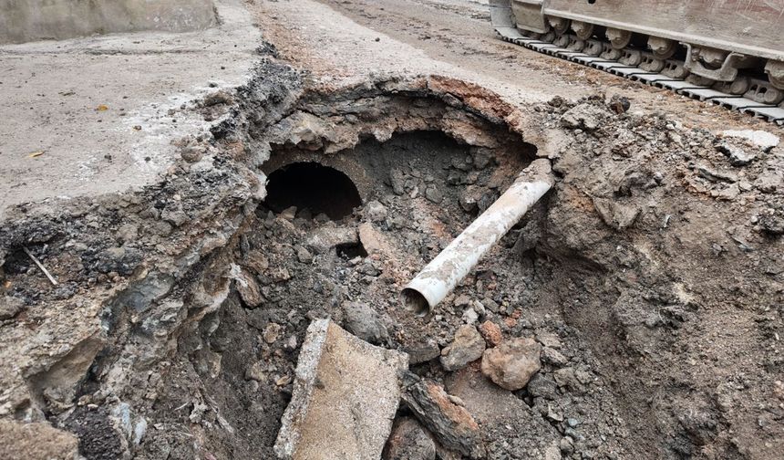 Yayladağı’nda 30 Yıllık Kanalizasyon Hattı Yenileniyor