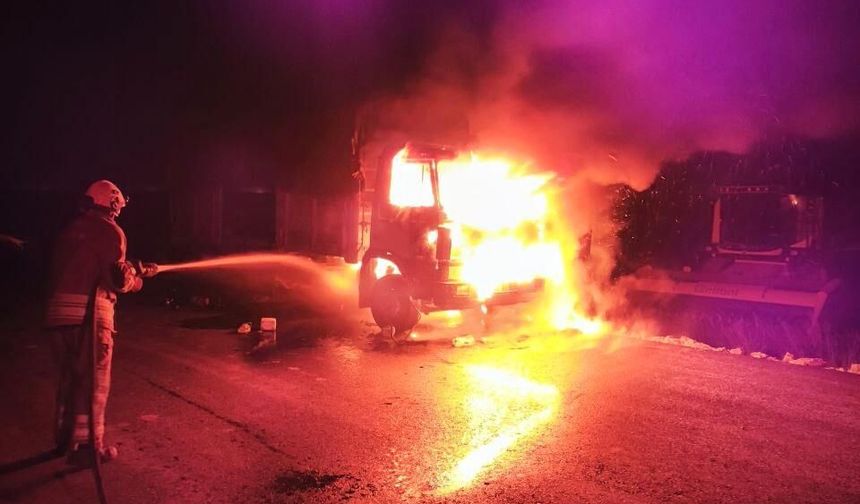 Kumlu’da Araç Yangını Korkuttu