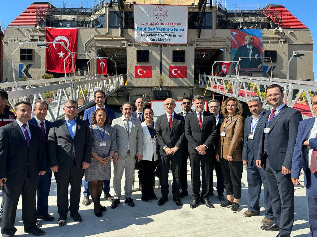 202c0f69-6d21-4824-a727-b9397fe40ac8