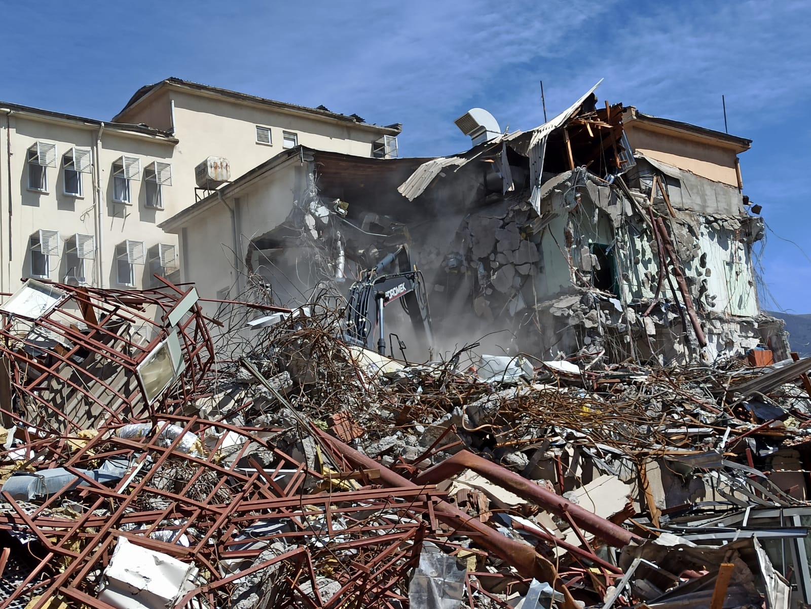 24cb598f-e105-459d-8dde-843d861fbfbf