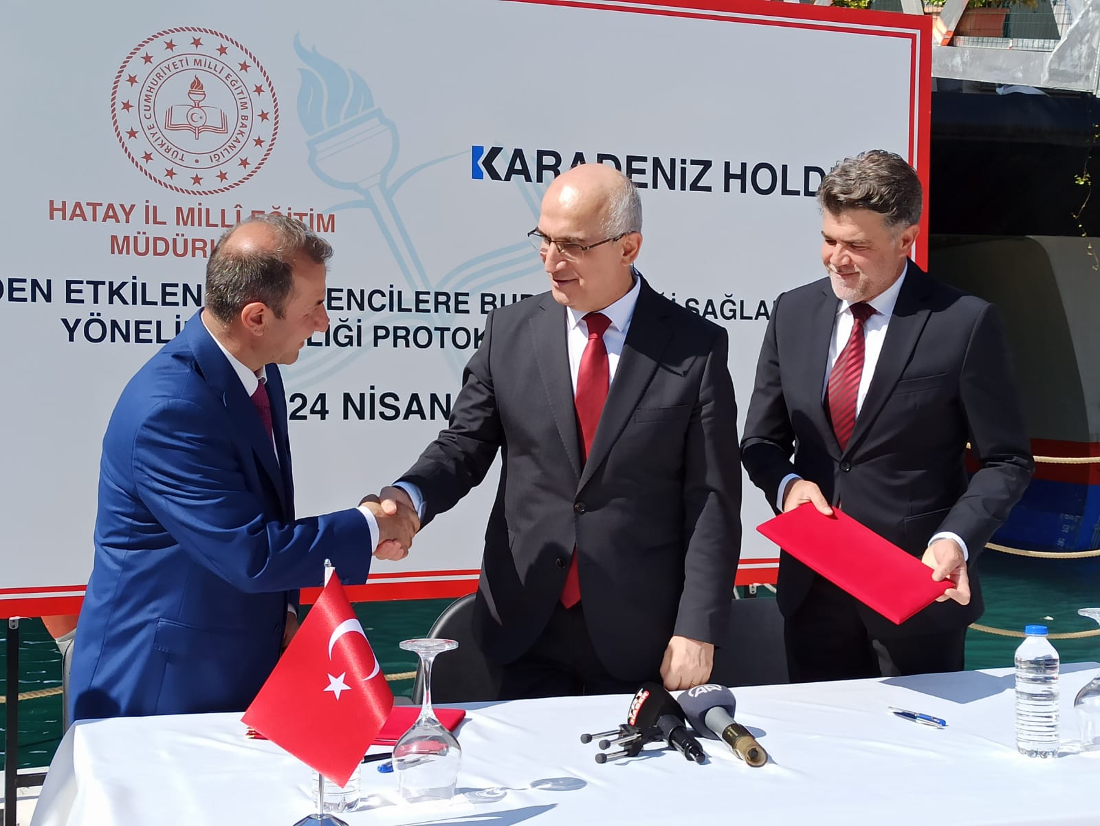 b6c963af-a677-4537-9afe-544c6f669c20