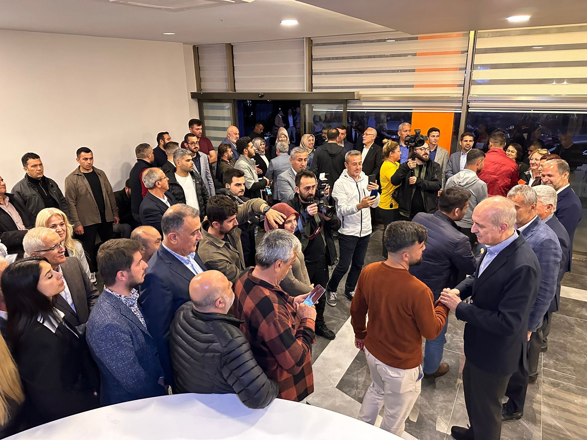 de8b9ee6-424a-4f6f-b4a5-1dc4d83ba343