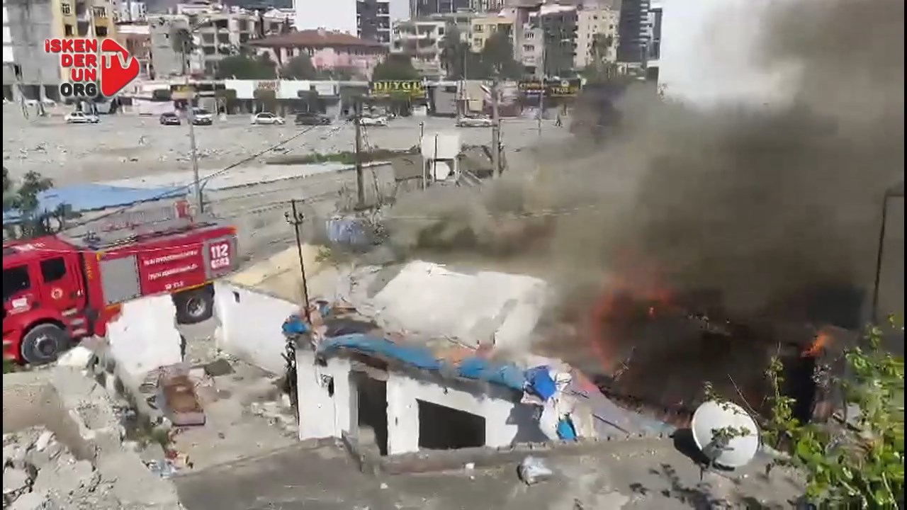 terk-edilen-binada-yangin.mp4_snapshot_00.38.280