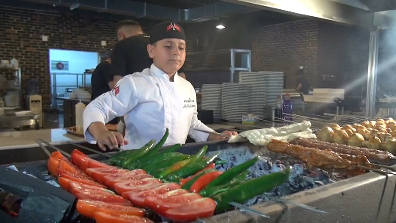 kebap ustası çocuk.mp4_snapshot_00.06.097