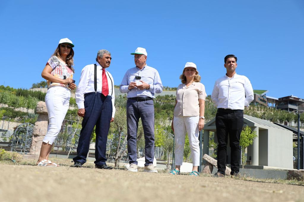 3f49ad52-753c-423d-b830-5188a7bf0630