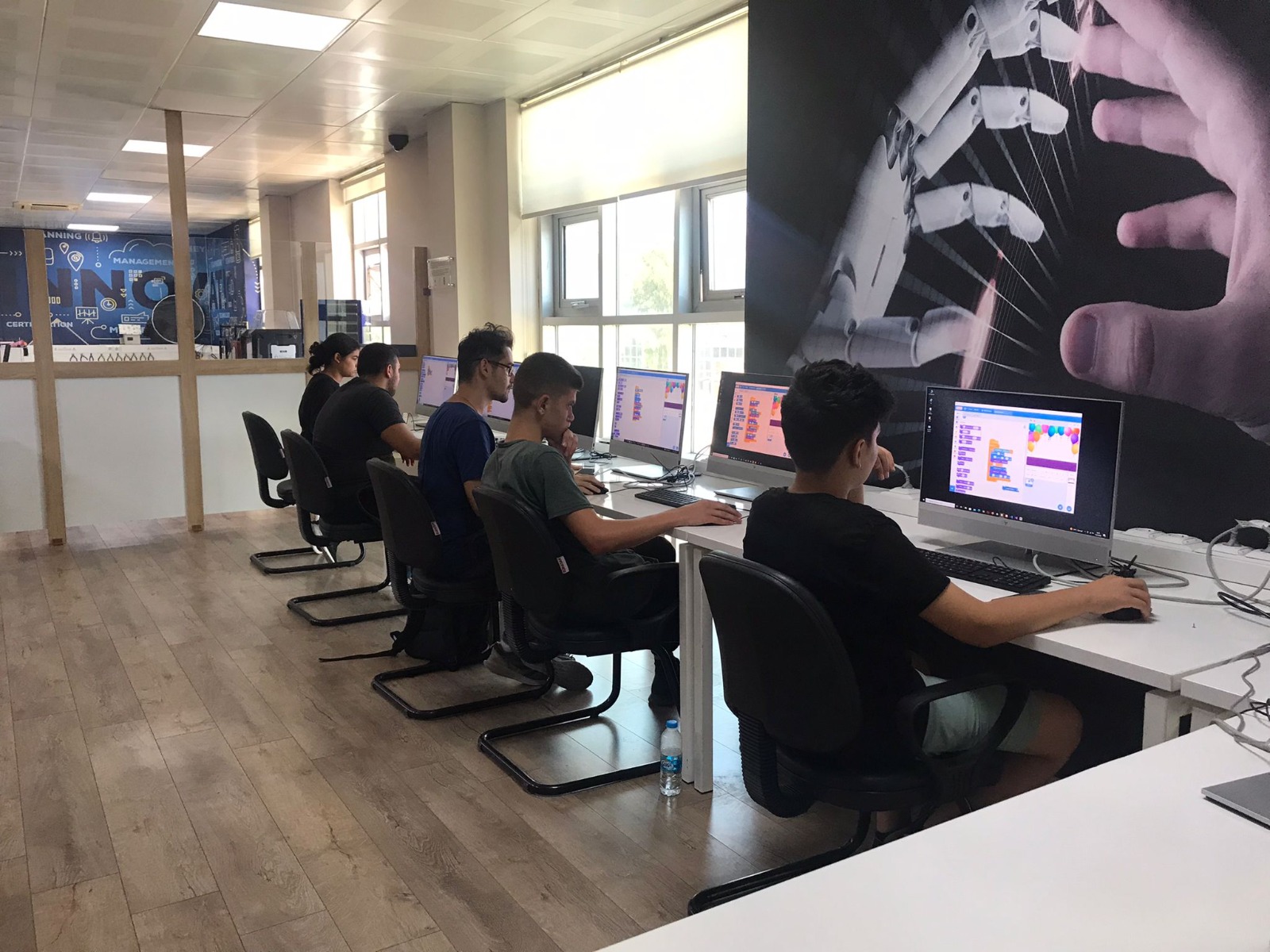 b5db0a1a-c7b1-4f50-92a1-6821c65f5c55