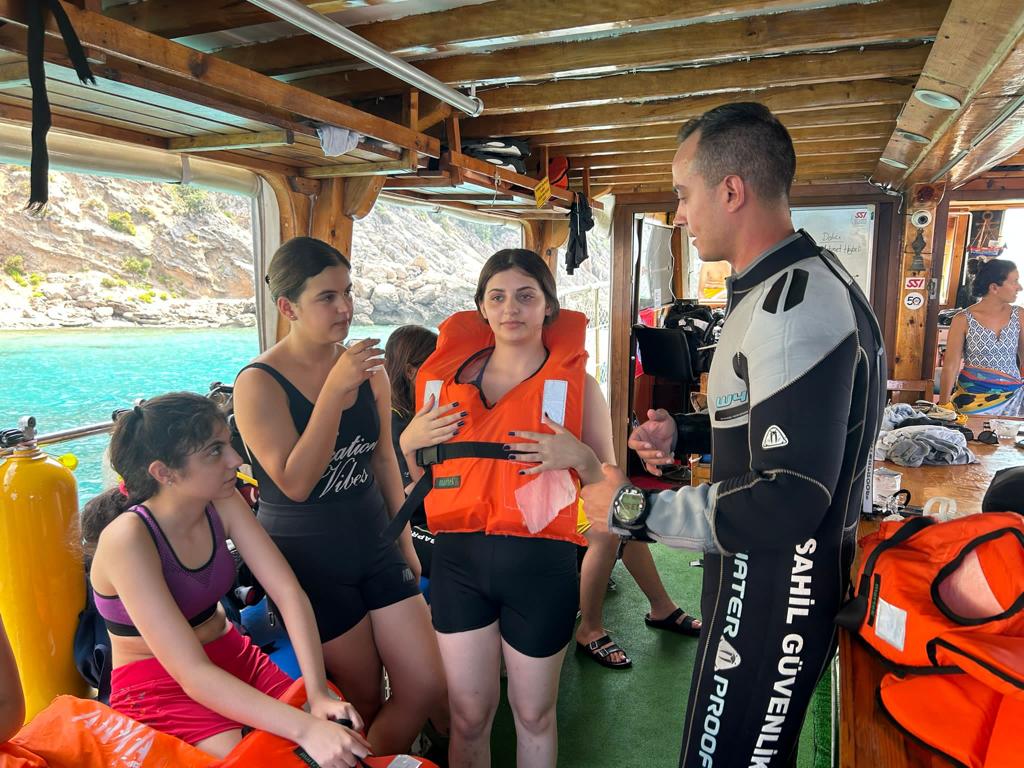 8d5be35a-b031-4d0e-ba1e-8a3dde8fce04