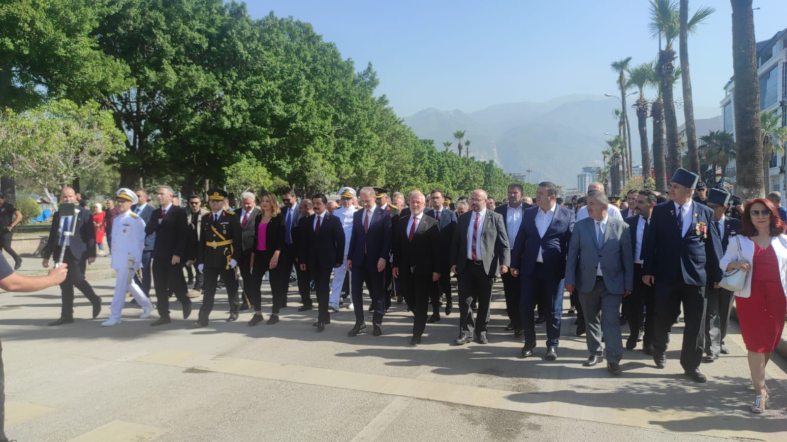 37f7dd92-c39d-43c0-882e-24e741215abd