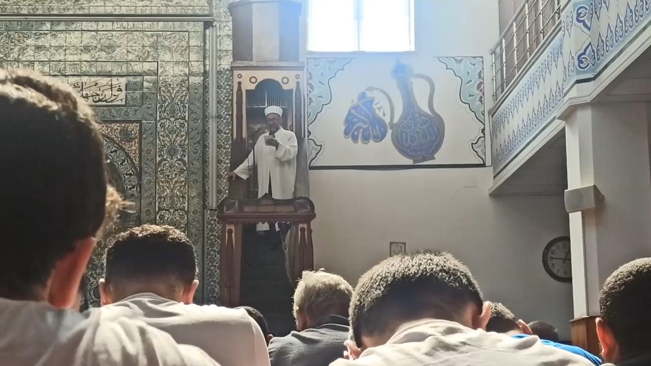 hutbe ve cenaze namazı.mp4_snapshot_01.52.329
