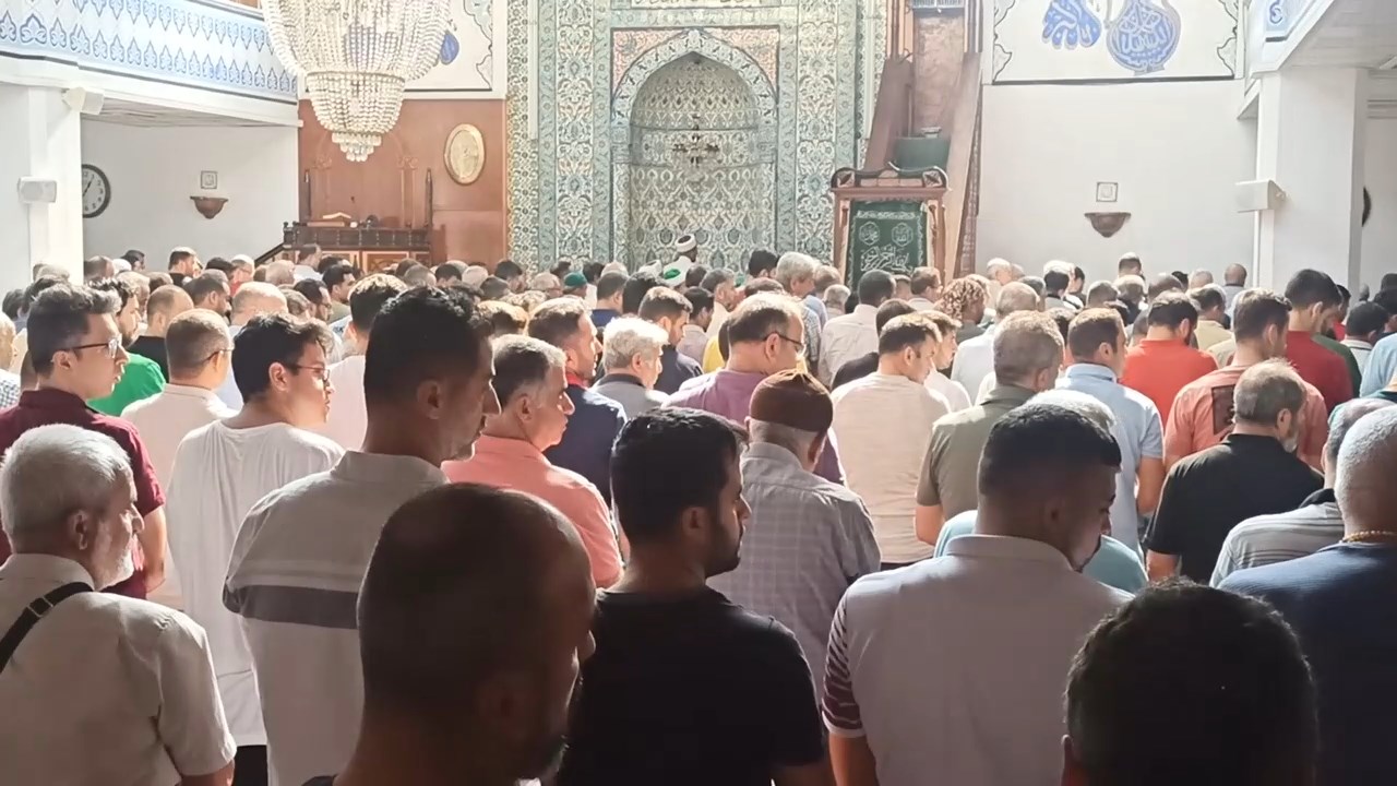 hutbe ve cenaze namazı.mp4_snapshot_03.43.587