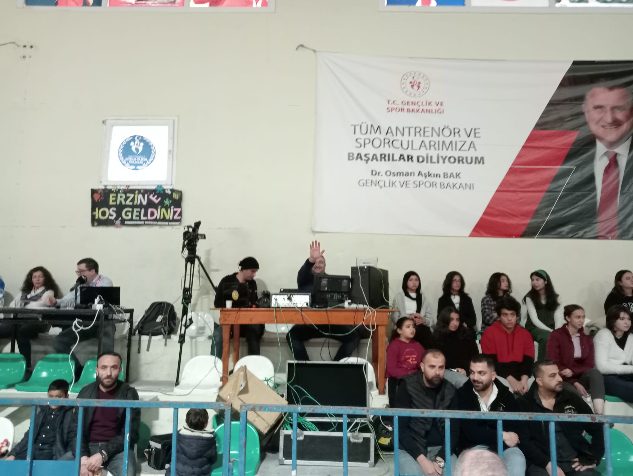 2F698E30-7D78-4CED-9000-86C614E214F4