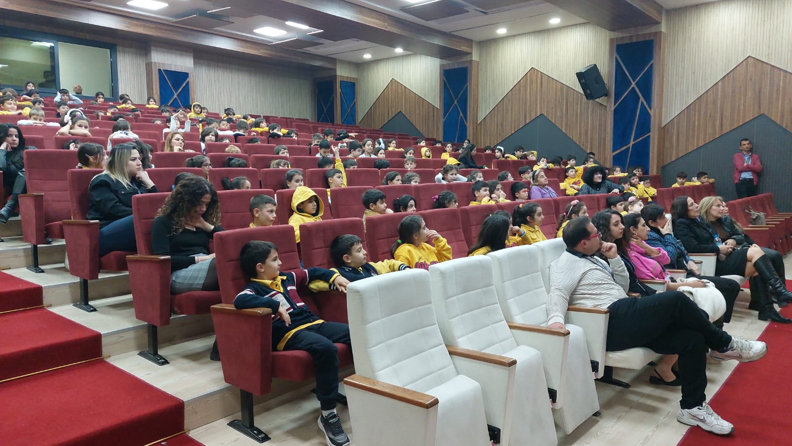 75A484E8 37Cd 4Ce8 94B6 Ab555F56576B