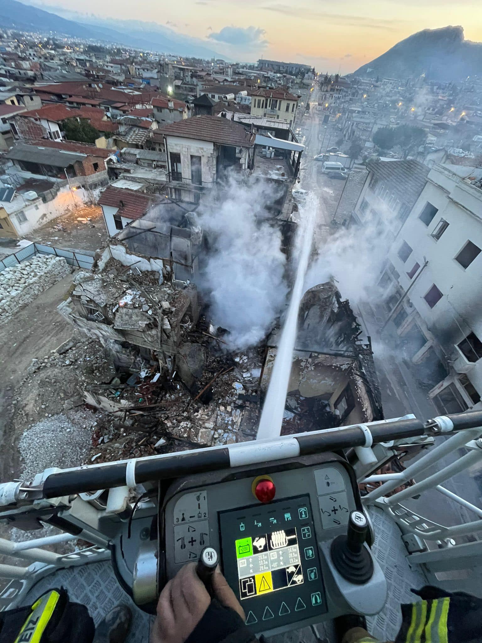 431585437 331533189906603 1530071308728364869 N