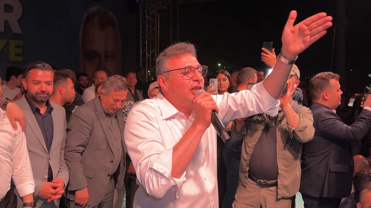 Akp Chp Sonuc Beklentisi .Mp4 Snapshot 03.56.138