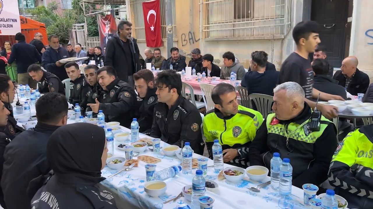 Poli̇s İftar Org .Mp4 Snapshot 00.11.900