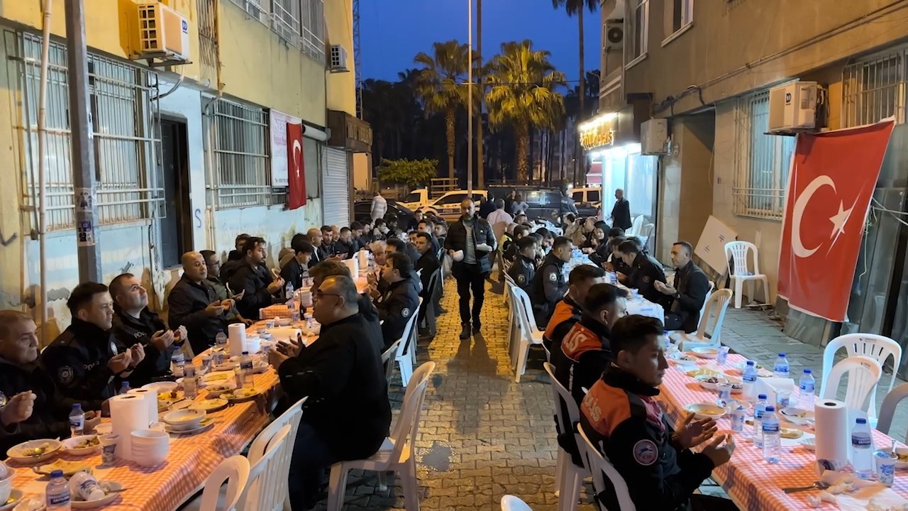 Poli̇s İftar Org .Mp4 Snapshot 00.49.718