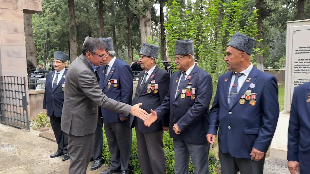 Şehitlik Ziyareti .Mp4 Snapshot 00.01.229