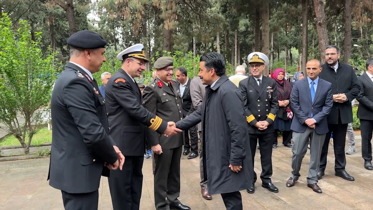 Şehitlik Ziyareti .Mp4 Snapshot 00.24.048