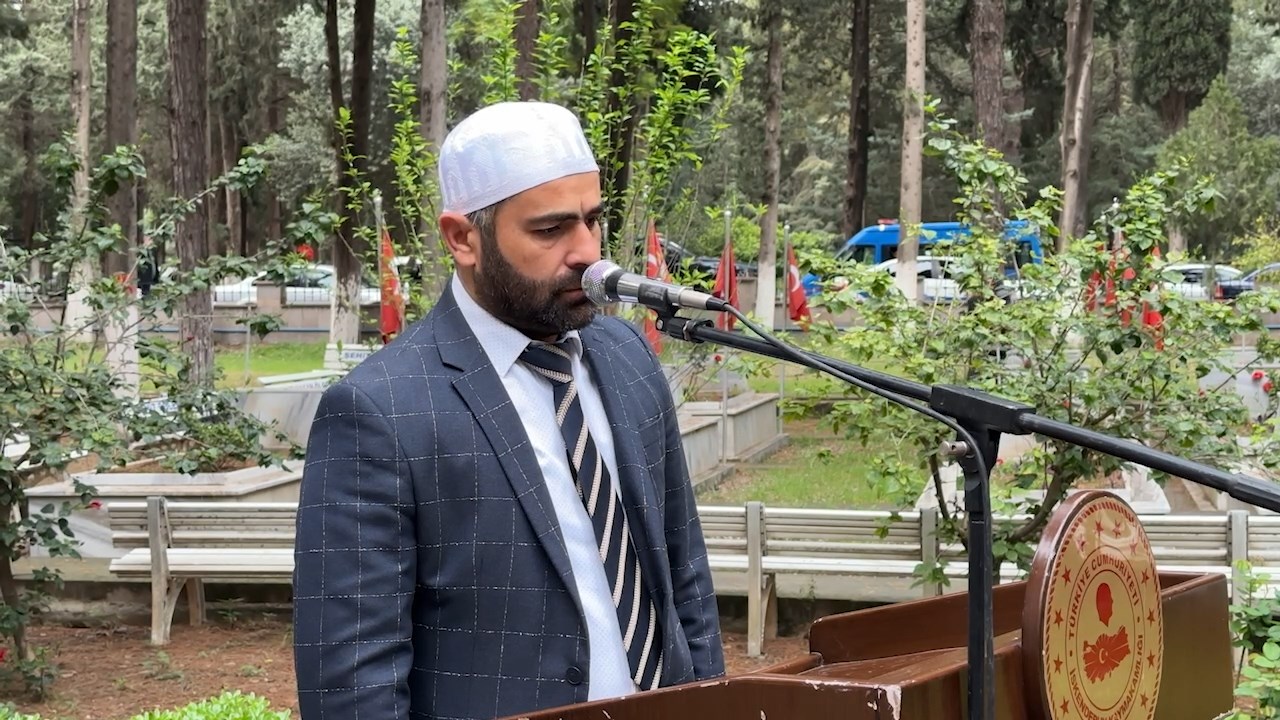 Şehitlik Ziyareti .Mp4 Snapshot 00.46.654