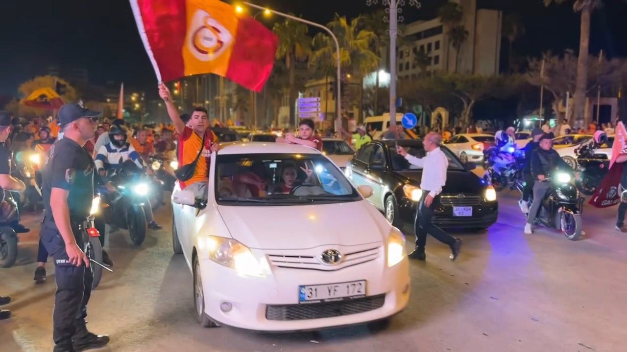 Galatasarıy Şampiyon Org.mp4 Snapshot 01.36.207