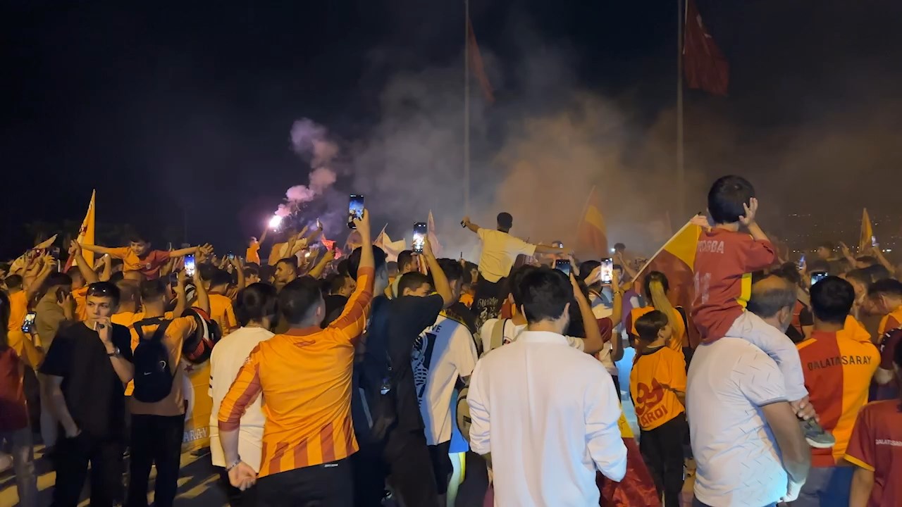 Galatasarıy Şampiyon Org.mp4 Snapshot 02.28.898