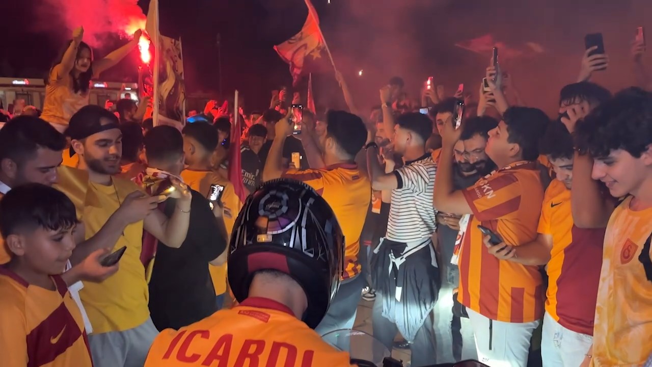 Galatasarıy Şampiyon Org.mp4 Snapshot 02.45.827