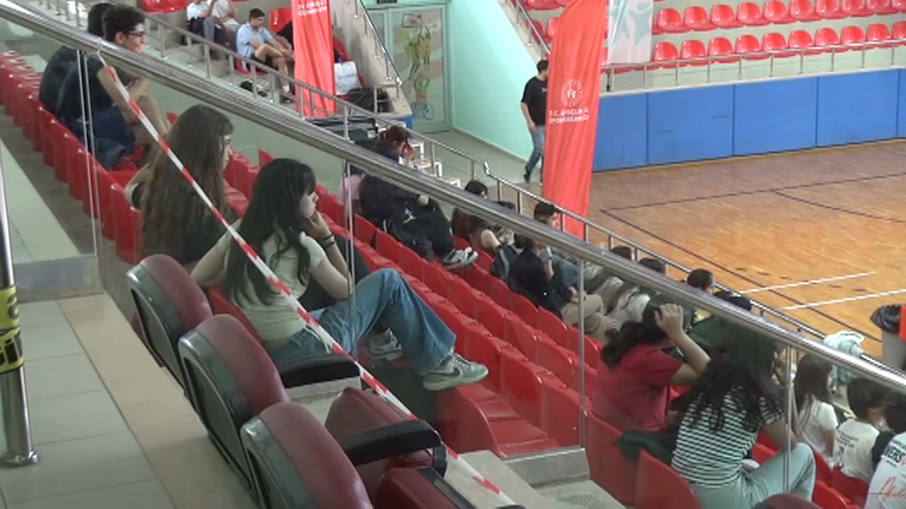 Gençlik Spor Müdürü.mp4 Snapshot 00.01.496