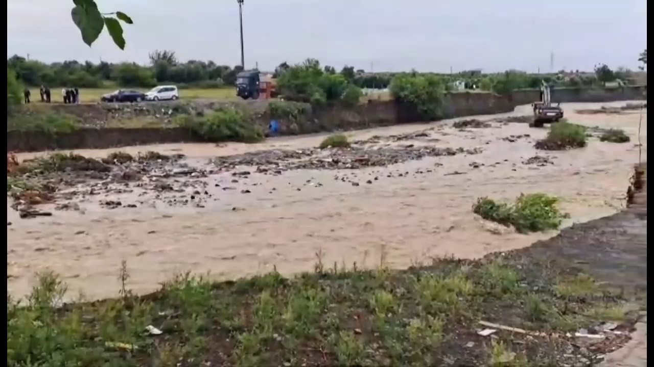 Hatay Yagisa Teslim.mp4 Snapshot 01.24.640