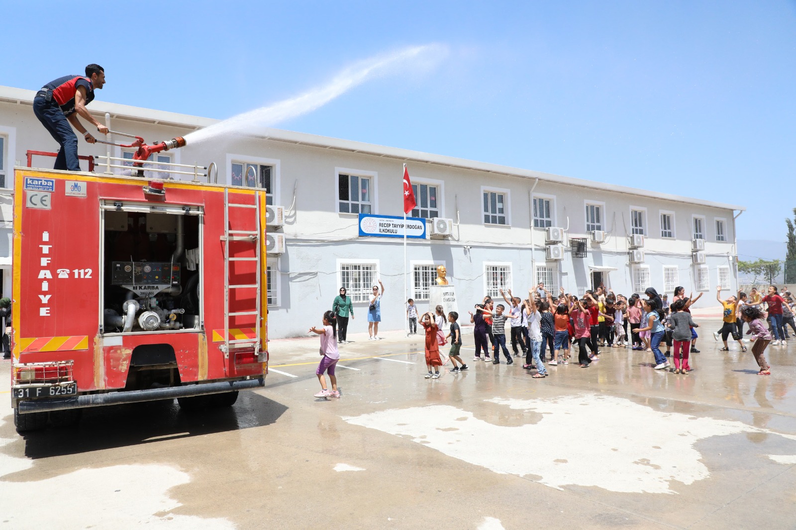 47Cfa383 45F9 43F8 9749 9A6B3A93633E