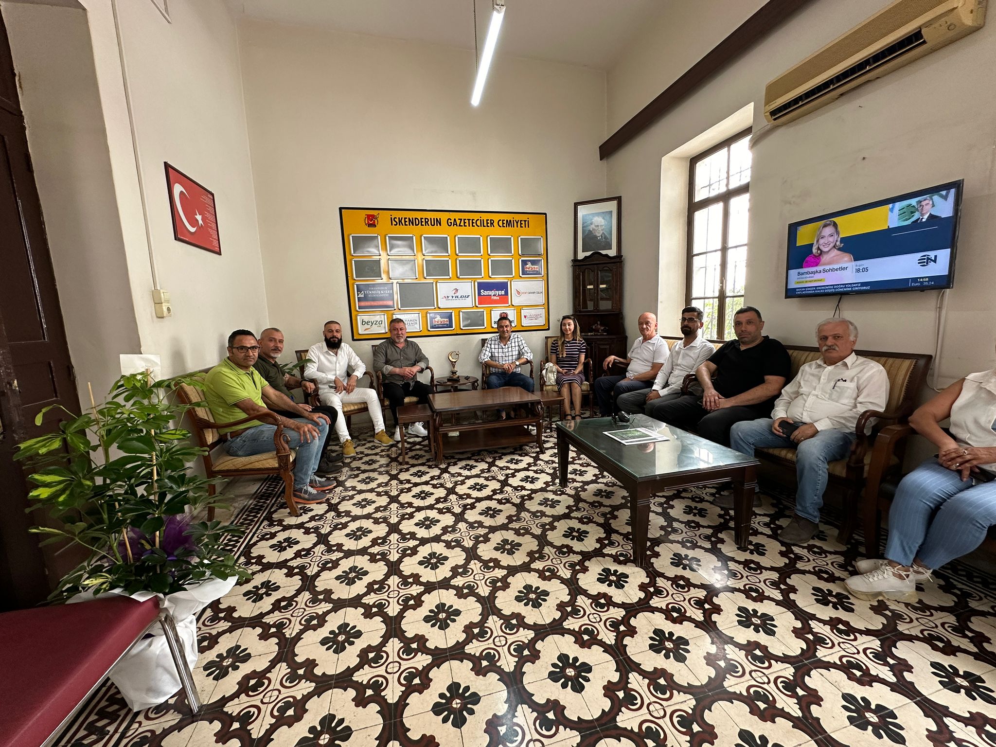 8E25273E C95F 4Fcf B3A7 C4B3A279C092