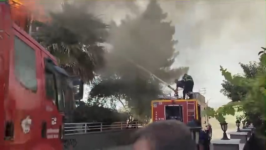 Defne İlçesi Aşağıokçular Mahallesi Doğa Apartmanında Meydana Gelen Mesken Yangını Ekiplerimizin Hızlı Ve Koordineli Müdahalesiyle Diğer Odalara Sirayet... By Hbb İtfaiye Daire.mp4 Snapshot 00.33.709