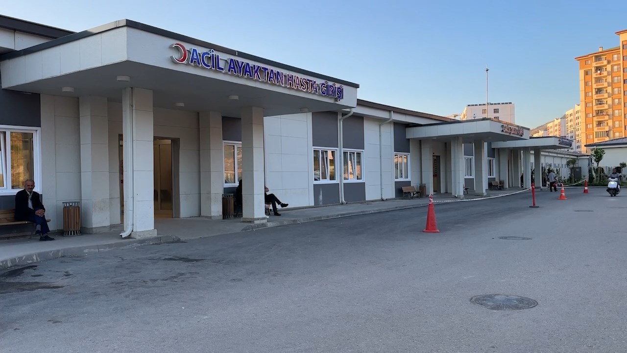 Iskenderun Hastane Yolu .Mp4 Snapshot 00.01.014