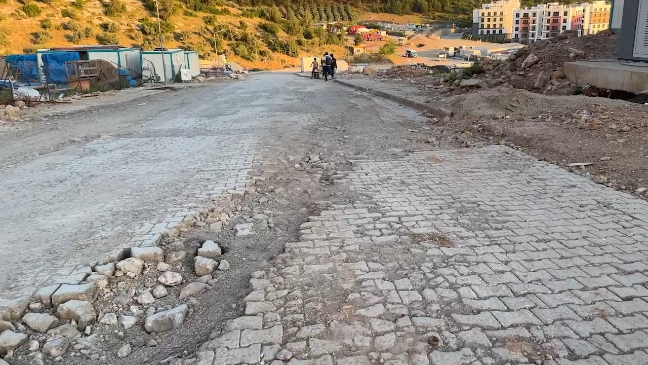 Iskenderun Hastane Yolu .Mp4 Snapshot 00.08.715