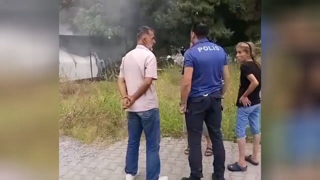 Modern Evlerde Konteyner Yangini.mp4 Snapshot 01.23.291