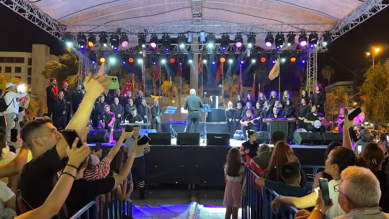 06 Isken Medeniyetler Korosu.mpg Snapshot 01.28.477