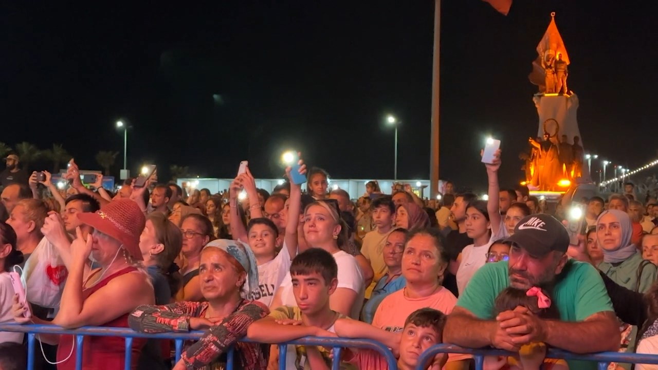 06 Isken Medeniyetler Korosu.mpg Snapshot 01.36.124