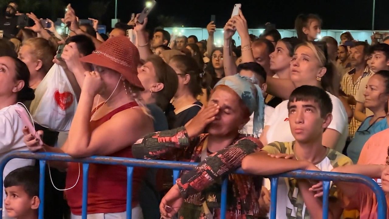 06 Isken Medeniyetler Korosu.mpg Snapshot 01.38.544