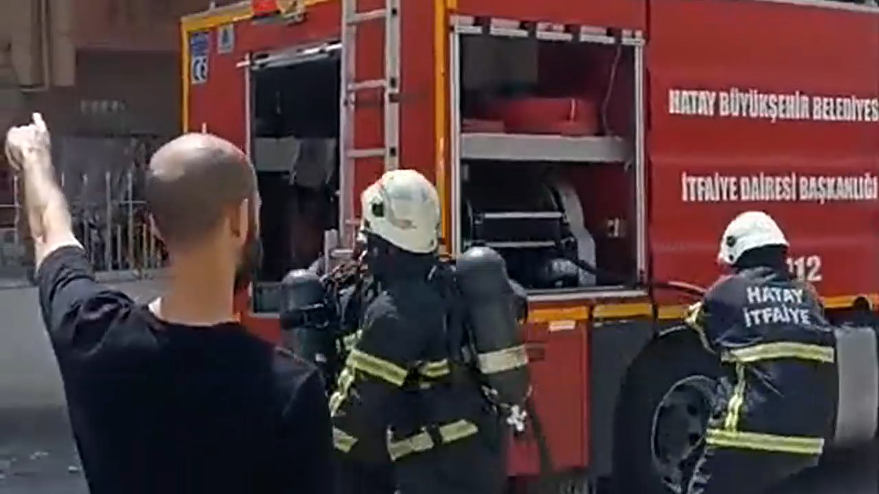 Ev Yangini Korkuttu.mp4 Snapshot 00.33.778