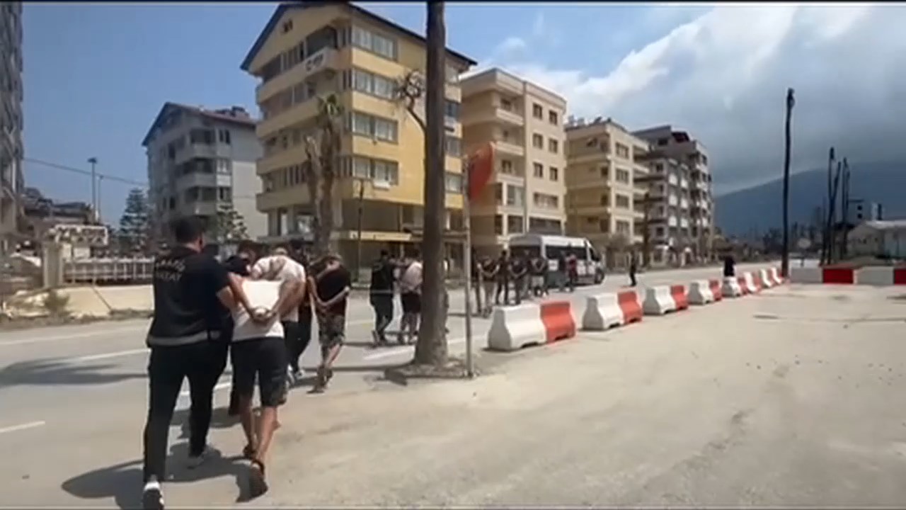 On Uc Suplehi Yakalandi.mp4 Snapshot 00.14.705