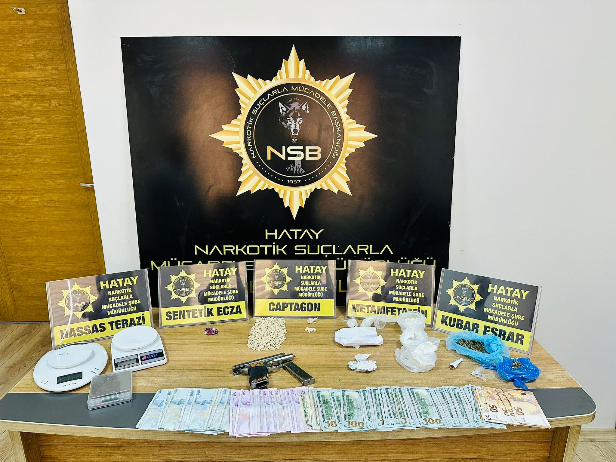 690Abf13 Fe05 417F 943E 8Cac4A46452F