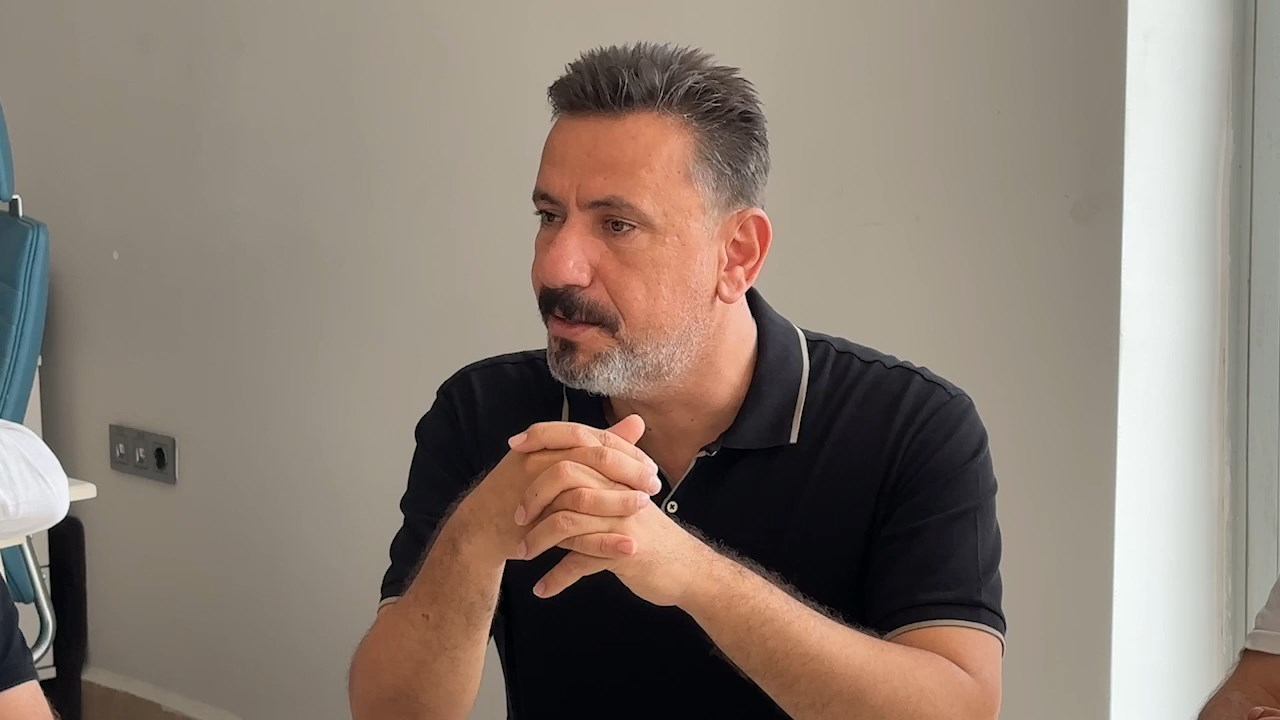 Arsuzbeledile Başkanı .Mp4 Snapshot 04.31.988