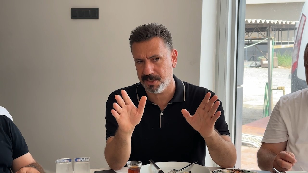 Arsuzbeledile Başkanı .Mp4 Snapshot 05.58.329